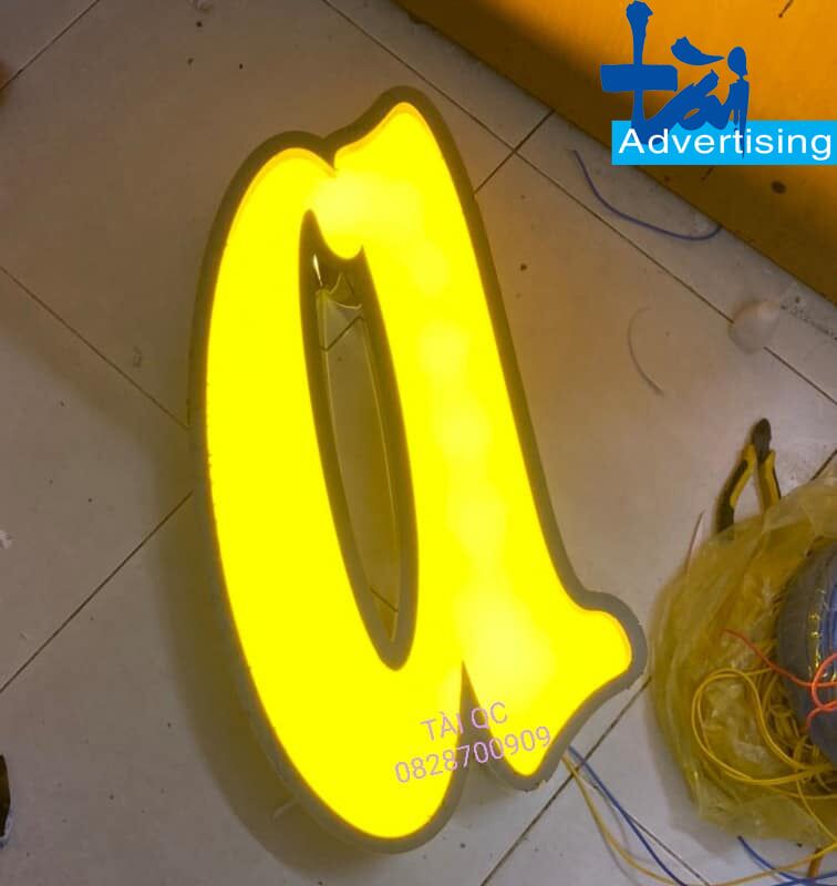 chui-nox-den chữ inox mặt mica led