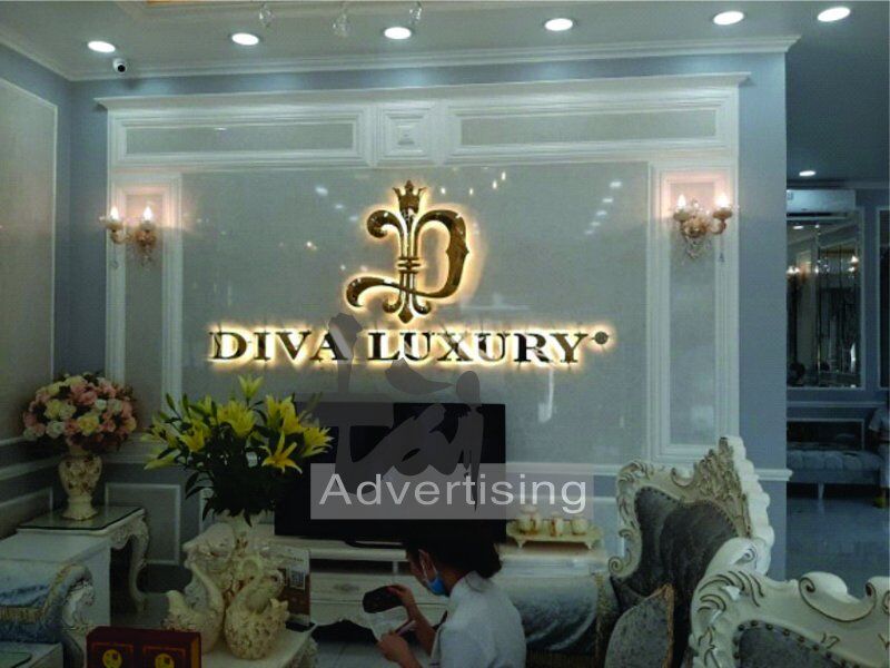 Chuinoxledchan (1) Chữ inox có đèn sáng chân